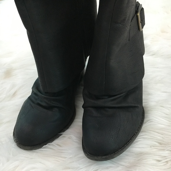 Clarks Shoes - 🍏 Clarks Women Boots Size 7 Black Leather Zipper